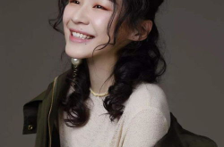 张小斐个人资料老公崔志佳,甜蜜夫妻档的温馨生活点滴